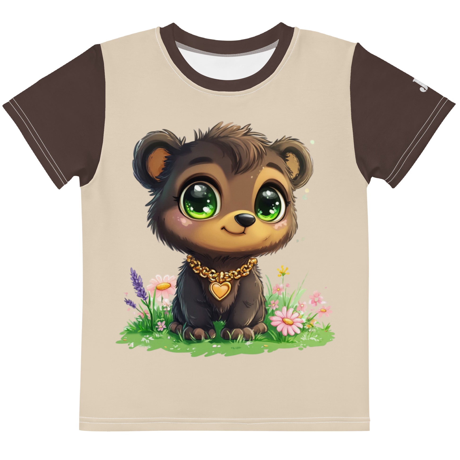 Beige braunes Kinder T-Shirt bedruckt mit Brunobärchen mit grünen Augen und Herz-Halskette auf einer Blumenwiese.