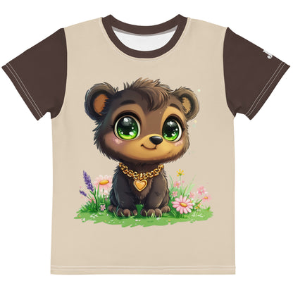Beige braunes Kinder T-Shirt bedruckt mit Brunobärchen mit grünen Augen und Herz-Halskette auf einer Blumenwiese.