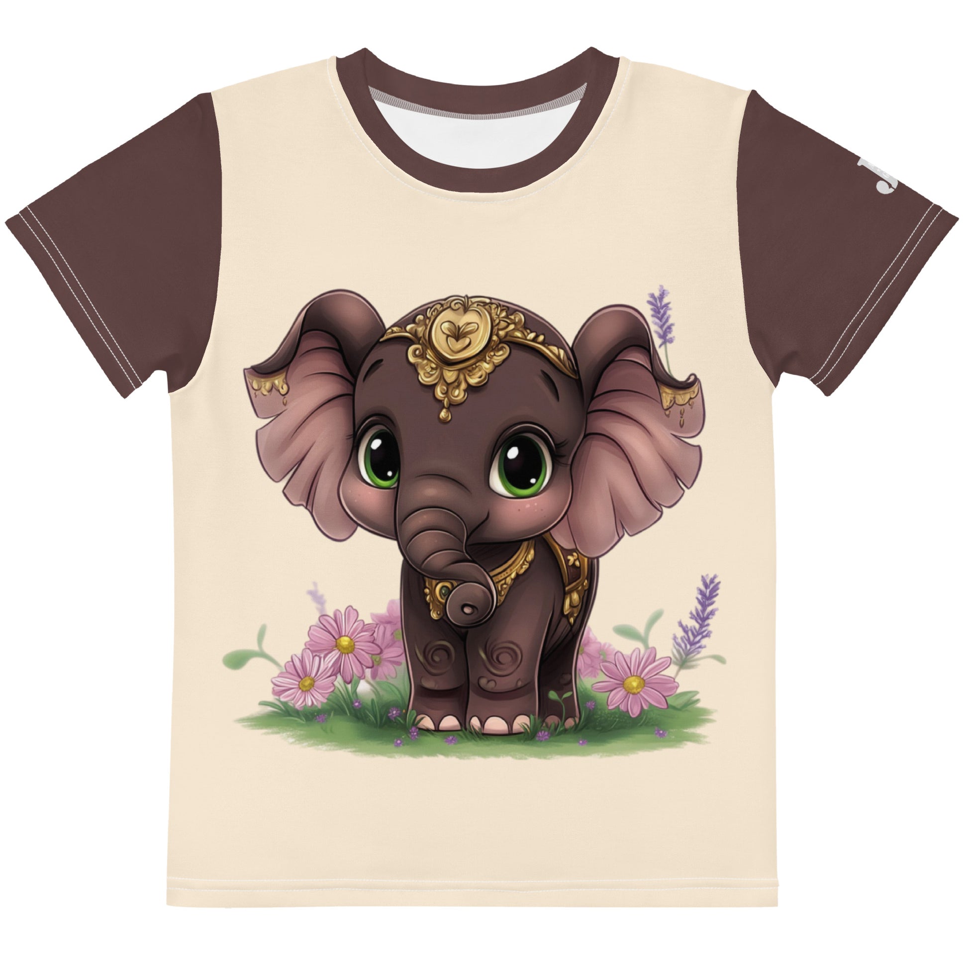 Beige-braunes Kinder T-Shirt mit Aufdruck eines niedlichen, illustrierten Elefanten mit großen grünen Augen und verziertem Kopfschmuck auf einer kleinen Blumenwiese.