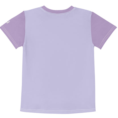 Fliederfarbenes Kinder T-Shirt mit dunkelvioletten Ärmeln und Motiv eines illustrierten braunen Ponys mit großen grünen Augen auf einer Wiese.