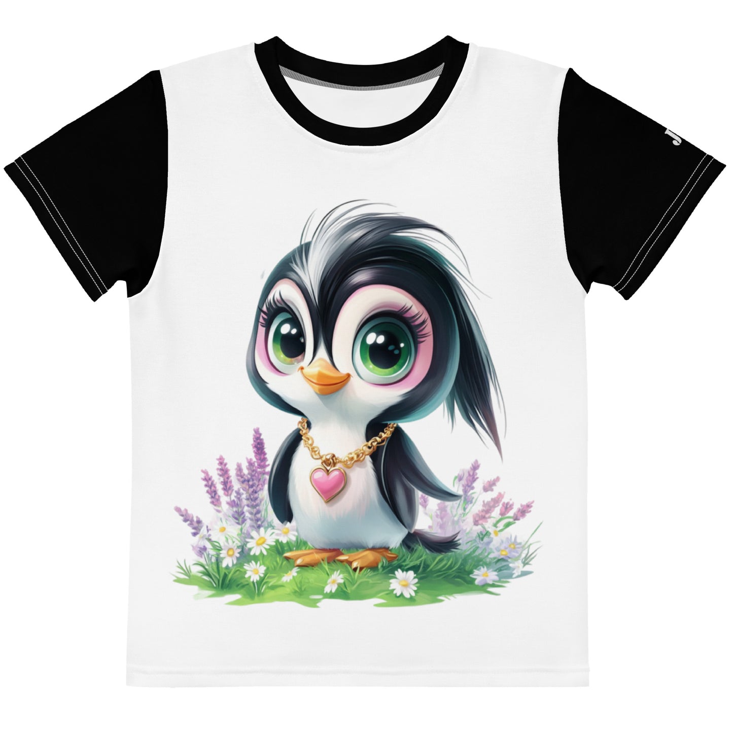 Weißes Kinder T-Shirt mit schwarzen Ärmeln und dem Aufdruck eines niedlichen Baby-Pinguins mit großen grünen Augen und Herz-Halskette in einem Lavendelfeld.