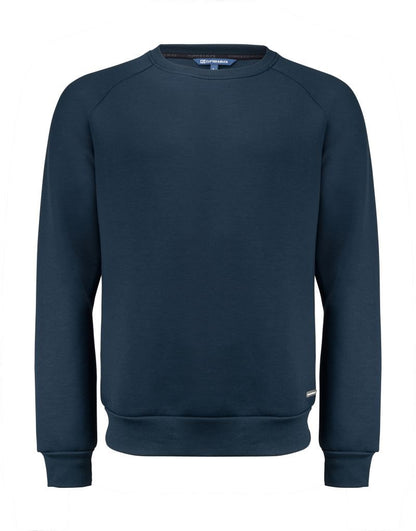Herren Crew Neck Pullover in der Farbe Dark Navy mit klassischem Rundhalsausschnitt, langen Ärmeln und gerippten Bündchen an Ärmeln, Ausschnitt und Saum.
