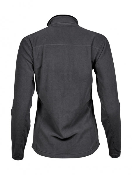 Dunkelgraue Fleecejacke mit körpernahem, geradem Schnitt und leicht strukturierter Oberfläche. Die hüftlange Jacke hat einen aufgestellten Kragen, schmale lange Ärmel und zwei seitliche Reißverschlusstaschen. Dezente dunkle Einfassungen an Kragen, Reißverschluss und Taschen unterstreichen das schlichte, sportliche Design.
