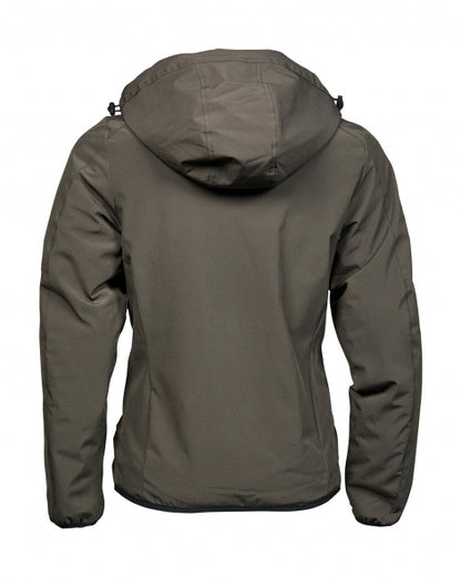 Damen Adventure Jacke in Dark Olive mit glatter Oberfläche und leicht taillierter Passform. Mit Kapuze, hochschließendem Kragen, Frontreißverschluss und seitlichen Eingriff Taschen.