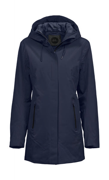 Damen All Weather Parka in  in Dunkelblau mit  geradem, längerem Schnitt bis über die Hüfte. Schlichtes Design mit hochstehendem Kragen und großer Kapuze, verdecktem Frontreißverschluss und zwei seitlichen Reißverschlusstaschen