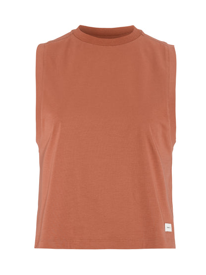 Locker geschnittenes, ärmelloses Sporttop in der Farbe Sequaia mit rundem, hoch angesetztem Halsausschnitt, weit ausgeschnittenen Armlöchern und geradem Saum.
