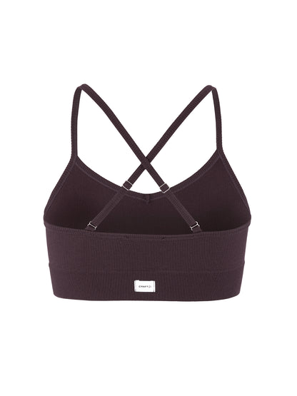 Eng anliegender Sport-BH  in der Farbe dunkle Pflaume aus geripptem Material mit schmalen Trägern, V-förmigem Ausschnitt und breitem, elastischem Unterbrustband.
