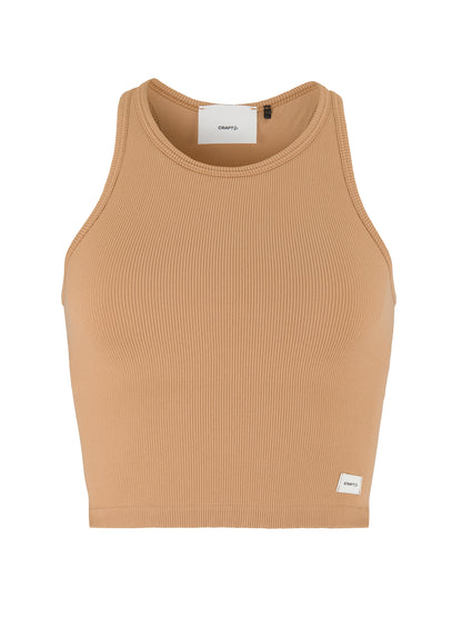 Körpernahes, kurz geschnittenes Rib Tank Top in der Farbe Syrup aus geripptem Material mit breiten Trägern, rundem Halsausschnitt und ärmelloser Form.