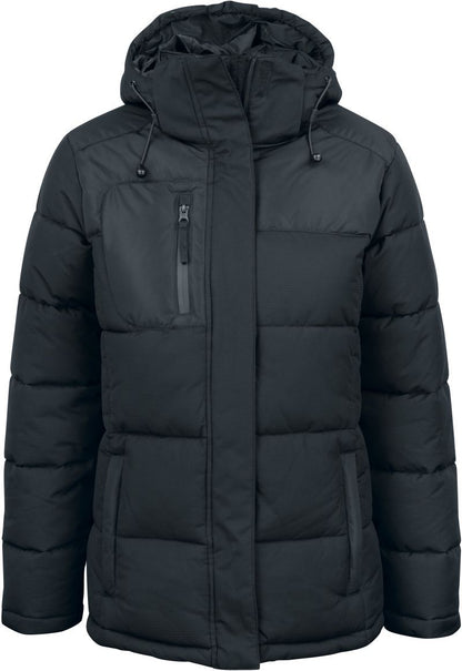 Damen Colorado Winterjacke in Schwarz mit horizontaler Steppung und hüftlangem Schnitt. Die Jacke hat eine Kapuze, einen durchgehenden Frontreißverschluss und zwei seitliche Eingriff Taschen.