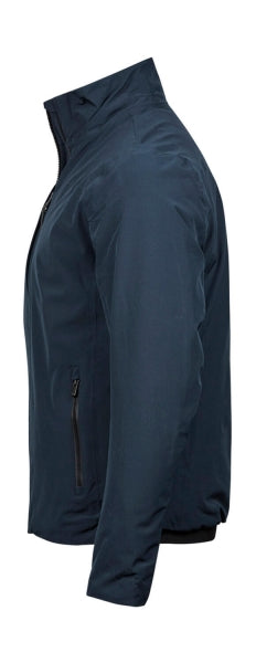 Eine Herren All  Weather Jacke  in  navy mit geradem, längerem Schnitt bis über die Hüfte. Schlichtes Design mit hochstehendem Kragen, verdecktem Frontreißverschluss und zwei seitlichen Reißverschlusstaschen.