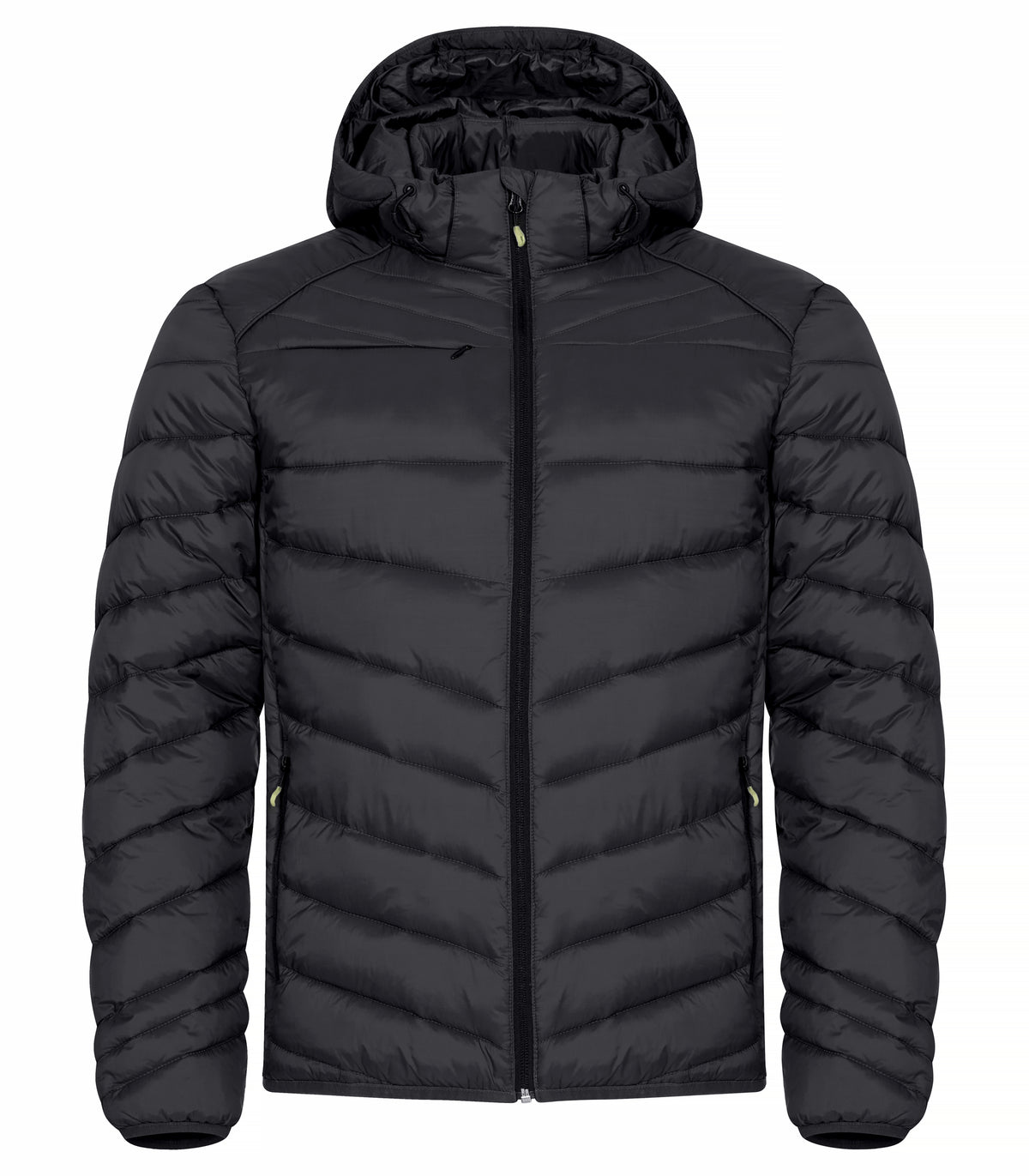 Eine Hüftlange Herrenjacke in schwarz  mit Kapuze, hohem Kragen und langen Ärmeln. Die schmale Steppung verleiht der Jacke eine gleichmäßige Struktur und einen sportlichen Charakter