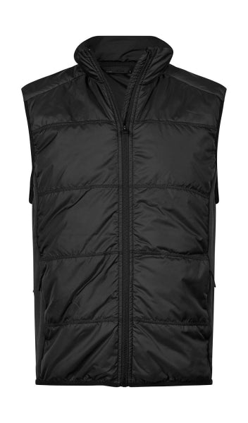 Herren Hybrid-Stretch-Weste mit wattierter, quer gesteppter Vorderseite in schwarz und seitlichen Einsätzen. Die Weste ist körpernah geschnitten und hat einen hohen Stehkragen sowie einen durchgehenden Front Reißverschluss.