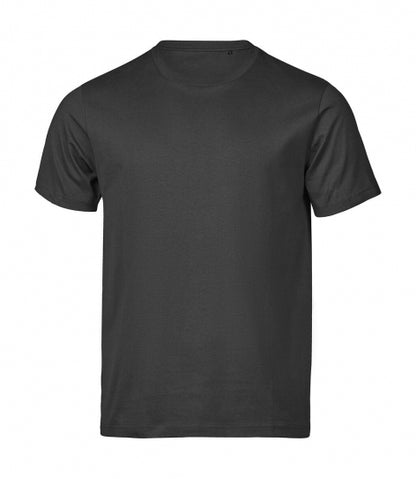 Herren Urban Luxury Tee in Black mit cleanem, einfarbigem Design. Kurzärmeliges Baumwoll-T-Shirt mit Rundhalsausschnitt, geradem Schnitt und schlichtem, modernem Erscheinungsbild.