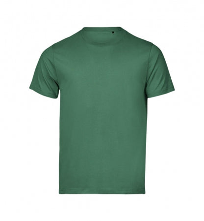 Herren Urban Luxury Tee in Cactus mit cleanem, einfarbigem Design. Kurzärmeliges Baumwoll-T-Shirt mit Rundhalsausschnitt, geradem Schnitt und schlichtem, modernem Erscheinungsbild.