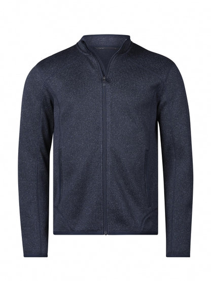 Navy Melierte Outdoor Fleece Jacke in geradem, körpernahem Schnitt. Die hüftlange Fleecejacke hat einen hohen Stehkragen, lange Ärmel und zwei seitliche Reißverschlusstaschen. Das schlichte Design wird durch dezente schwarze Details an Reißverschlüssen und Abschlüssen ergänzt.