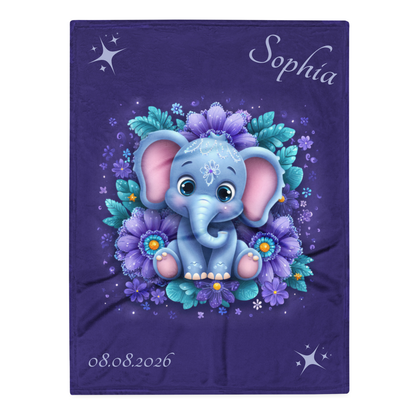 Personalisierbare Kuscheldecke Nelli für Kinder mit blauem Elefanten, violetten Blumen und individuellem Namen