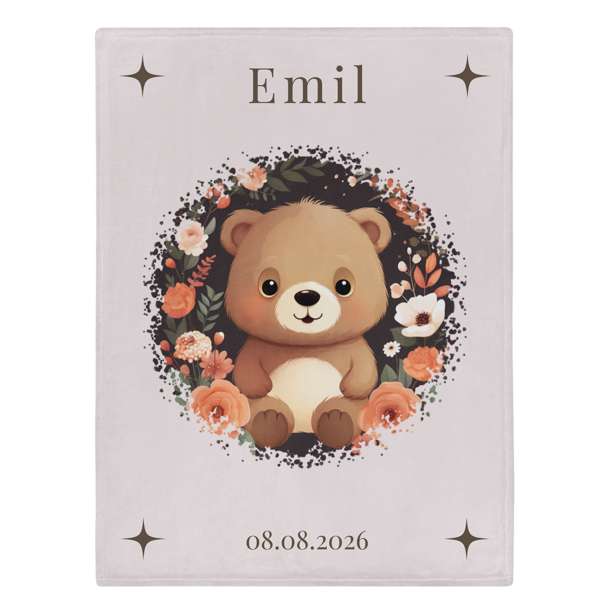 „Hellbeige Kuscheldecke mit einem sitzenden braunen Teddybären in der Mitte, umgeben von einem kreisförmigen Kranz aus dunklen Zweigen und Blüten in Creme-, Beige- und Apricottönen.“