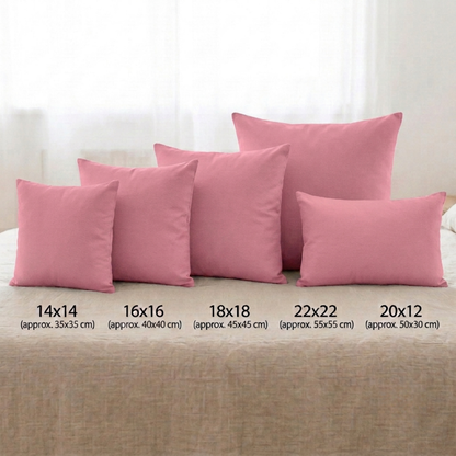 Unifarbener Kissenbezug aus 100 % Baumwolle in Bubblegum, quadratisch aufgestellt. Erhältlich in den 5 Größen 35x35 cm (14"x14"), 40x40 cm (16"x16"), 45x45 cm (18"x18"), 55x55 cm (22"x22") sowie als Lendenkissen in 50x30 cm (20"x12").