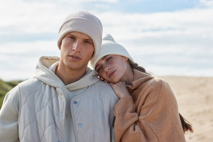 Unisex Strickmütze in mit breitem Umschlag und Rippstrick.