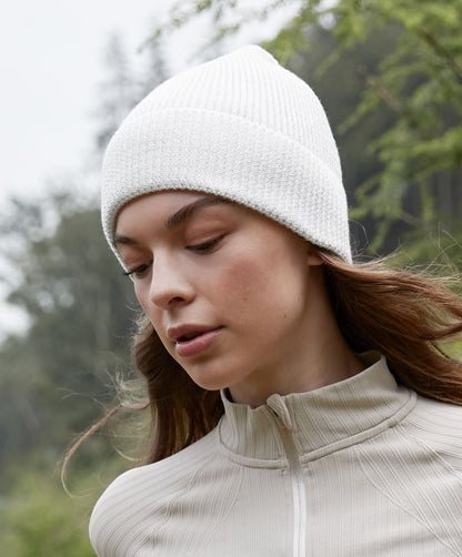 Unisex Strickmütze in White mit Leichtem und atmungsaktives Material, Umschlag, doppelt gestrickt sowie reflektierende Details,  