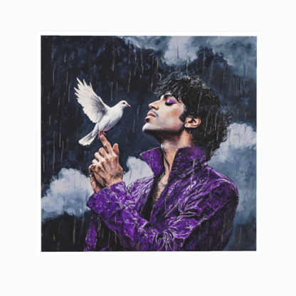 Stilvolles Porträt eines legendären Musikers im violetten Mantel mit einer weißen Taube auf der Hand im Regen vor dunklem Hintergrund, gerahmt in Silber.